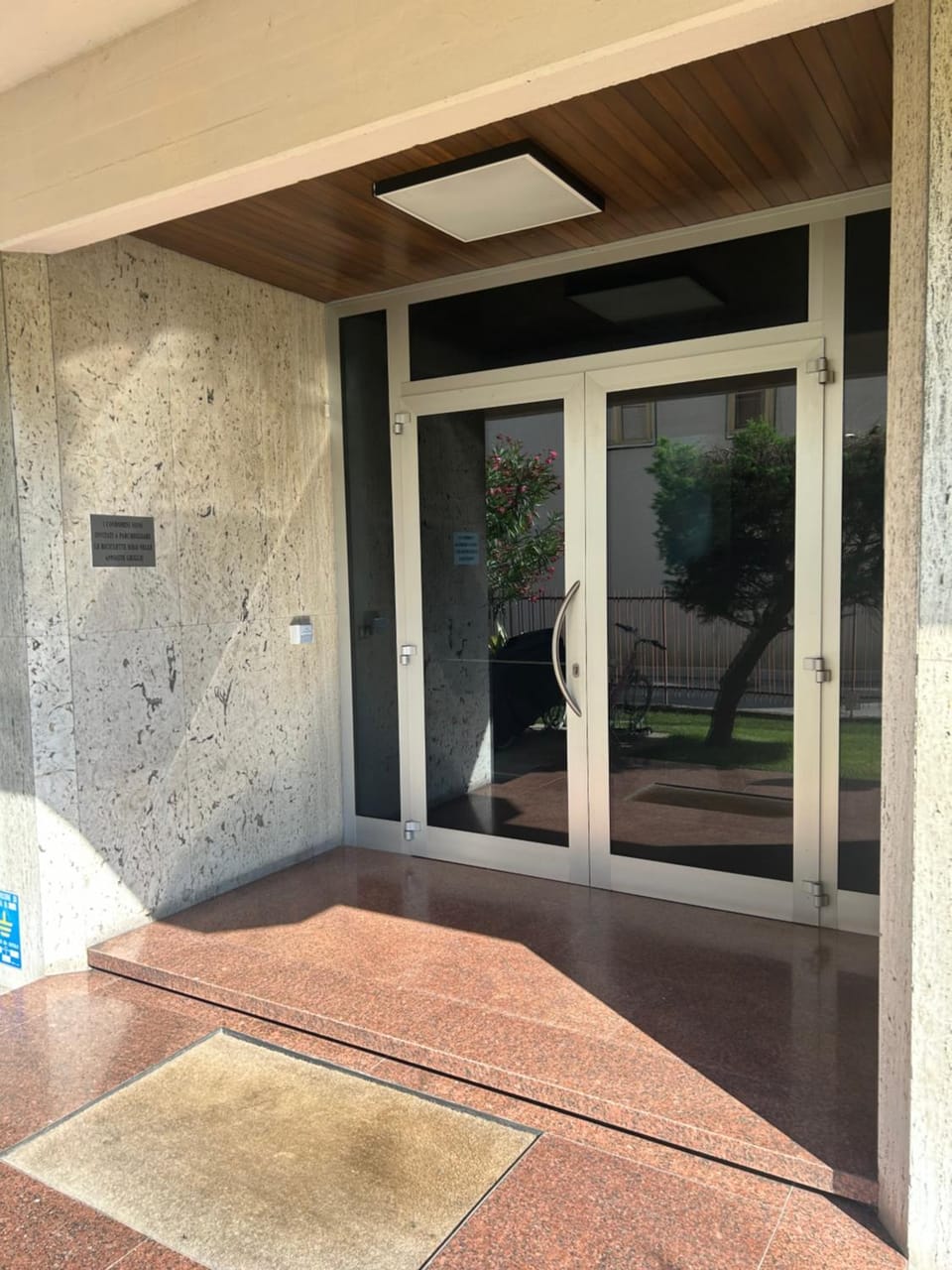 Facade/entrance