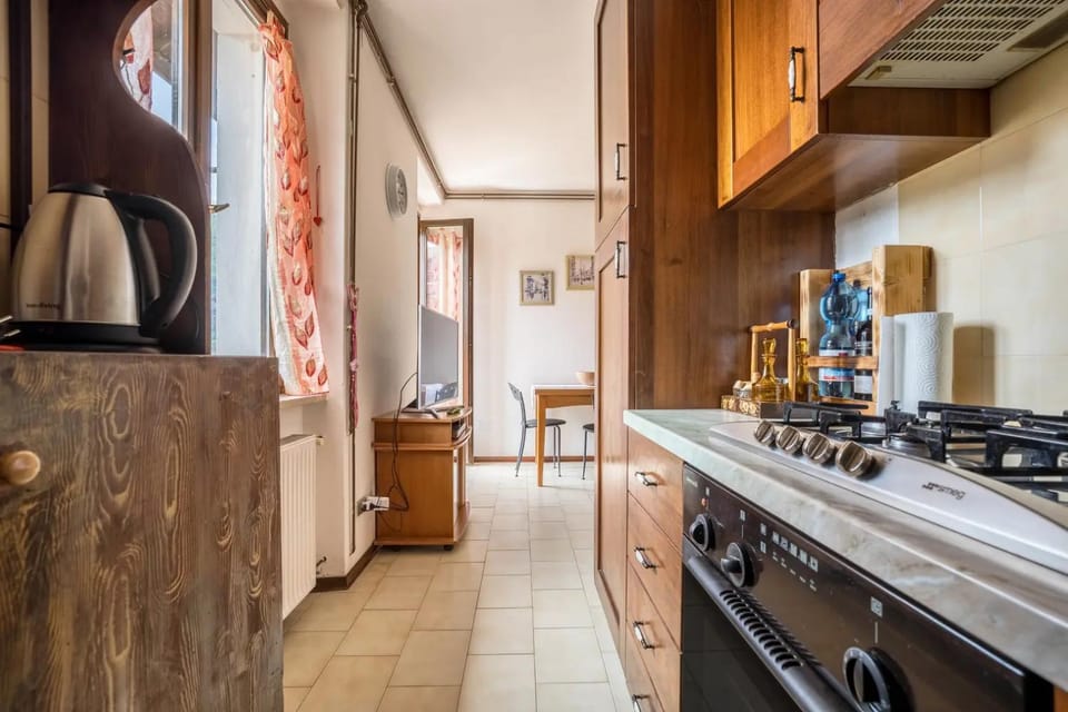 Kitchen or kitchenette, oven, stove, washing machine