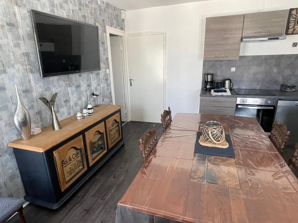 TV and multimedia, Dining area