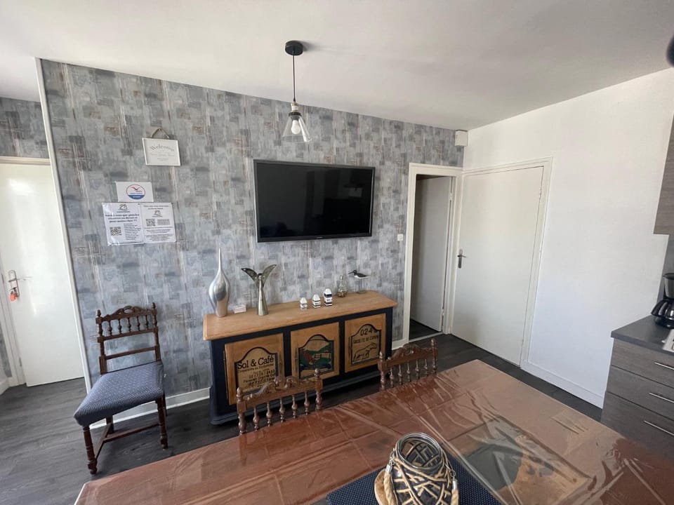 TV and multimedia, Dining area