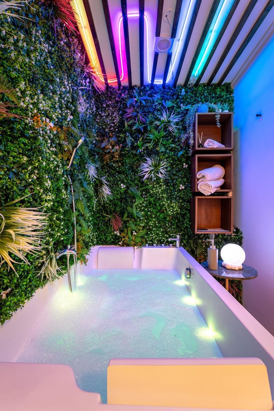 Hot Tub, Hot Tub