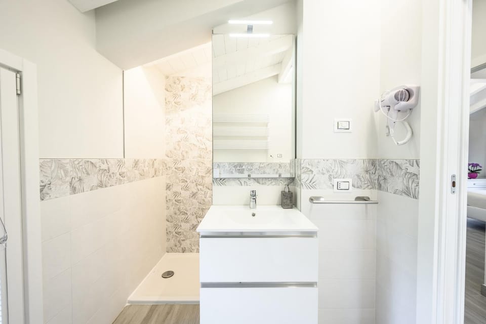 Shower, Bathroom, hair dryier
