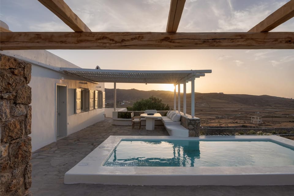 Patio, Day, Natural landscape, View (from property/room), Balcony/Terrace, Mountain view, Pool view, Swimming pool, sunbed