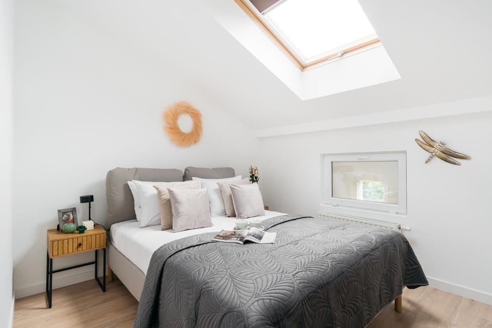 Bed, Photo of the whole room, Bedroom