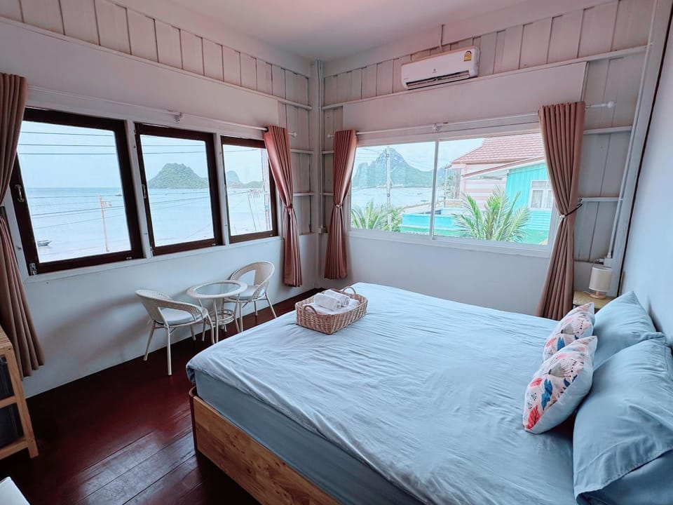 Bed, Photo of the whole room, Bedroom, Sea view, air conditioner