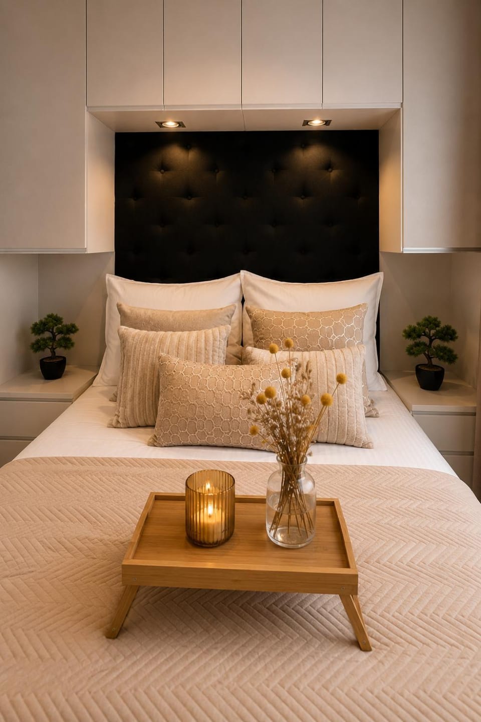 Bed, Photo of the whole room, Seating area, Bedroom