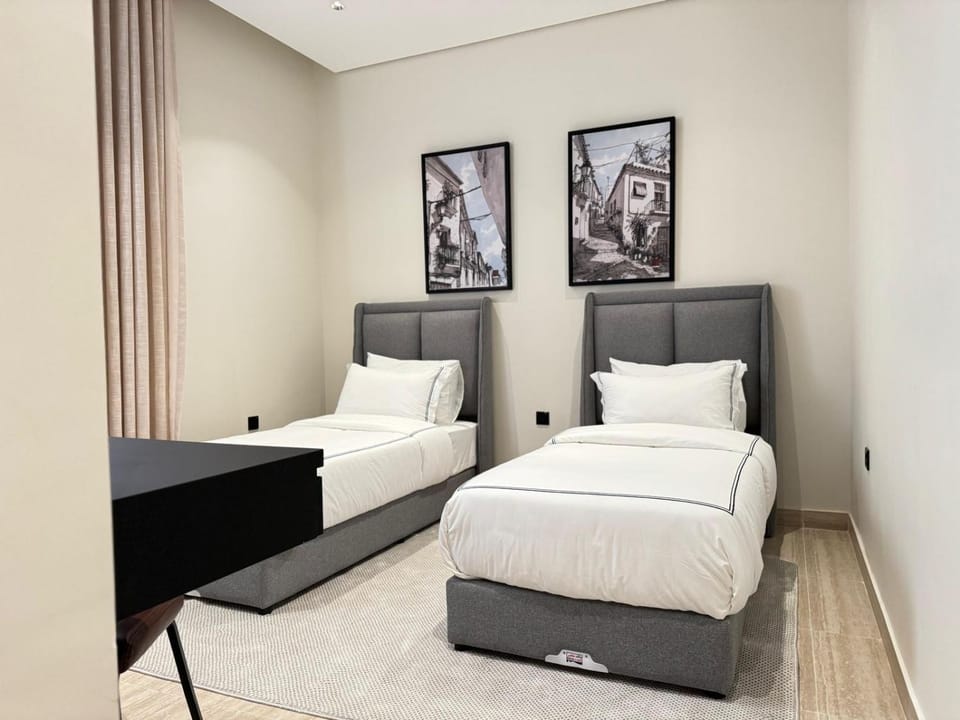Photo of the whole room, Bedroom