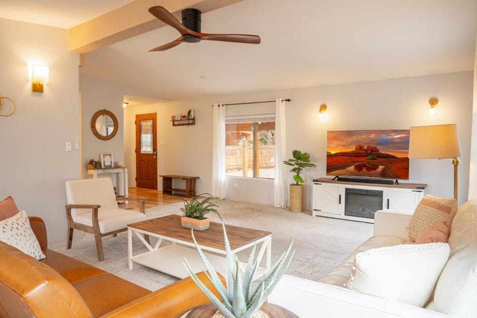 Stunning Javelina Hideaway with Hot Tub and King Bed House in Sedona