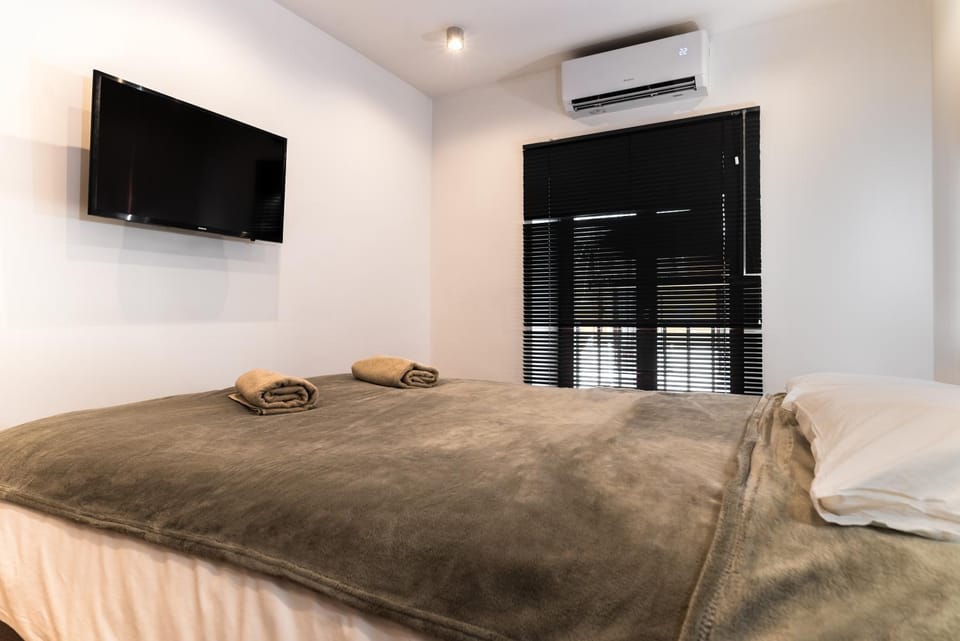 Bed, Bedroom, towels, air conditioner