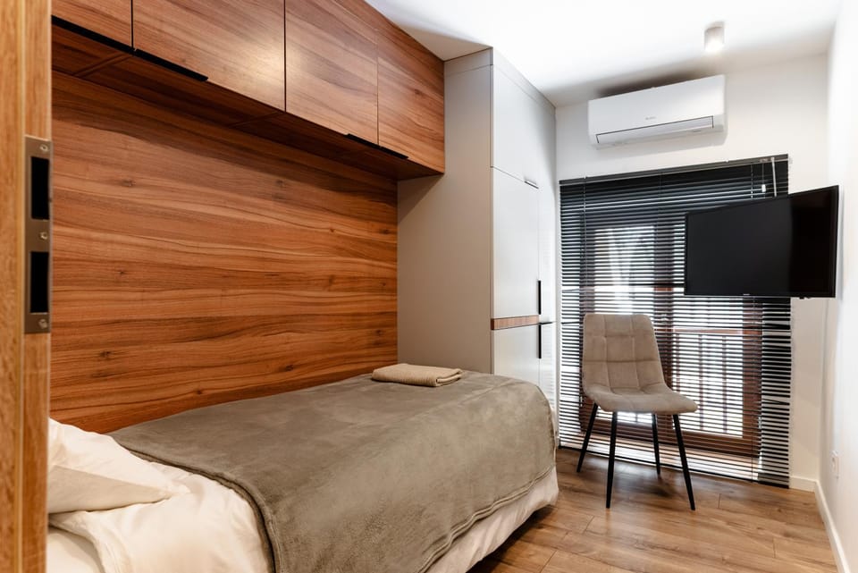 Bed, Photo of the whole room, air conditioner