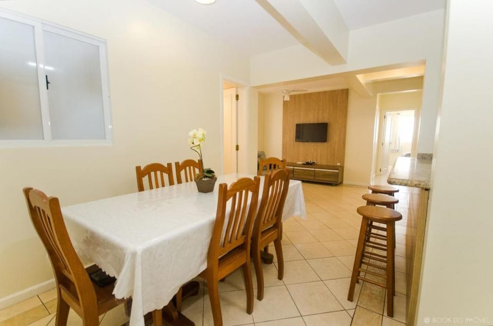 APARTAMENTO NO CENTRO DE BOMBINHAS COM VISTA MAR - ap 303 Apartment in Bombinhas