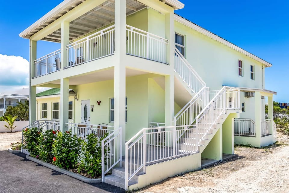 Tropical Jungle Oasis with Lagoon Views, Good WiFi Vacation rental in Turks and Caicos Islands