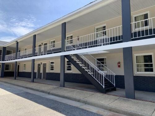 Paradise Suites - Newport News & Jefferson Ave Hotel in Newport News
