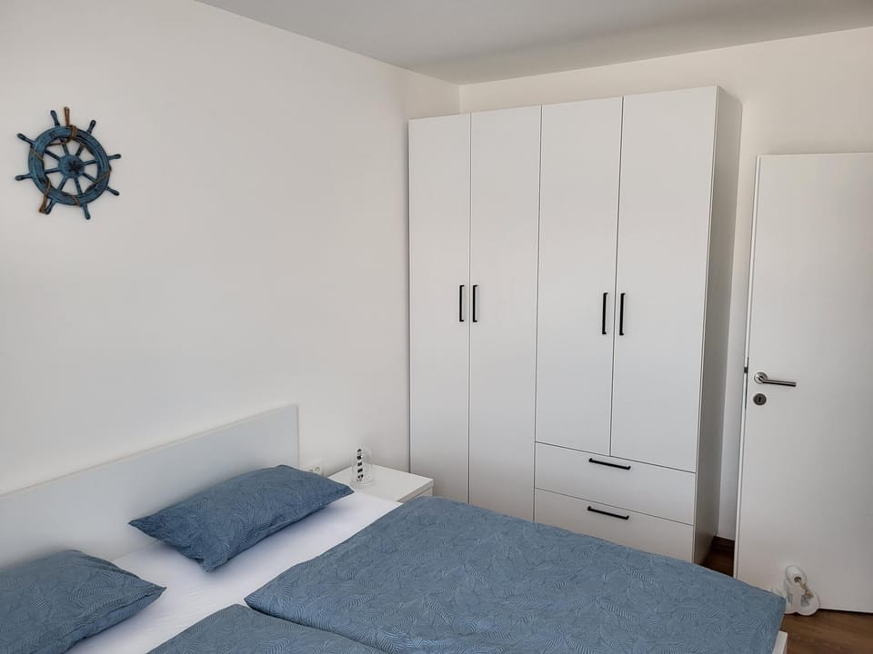 Bed, Bedroom, wardrobe