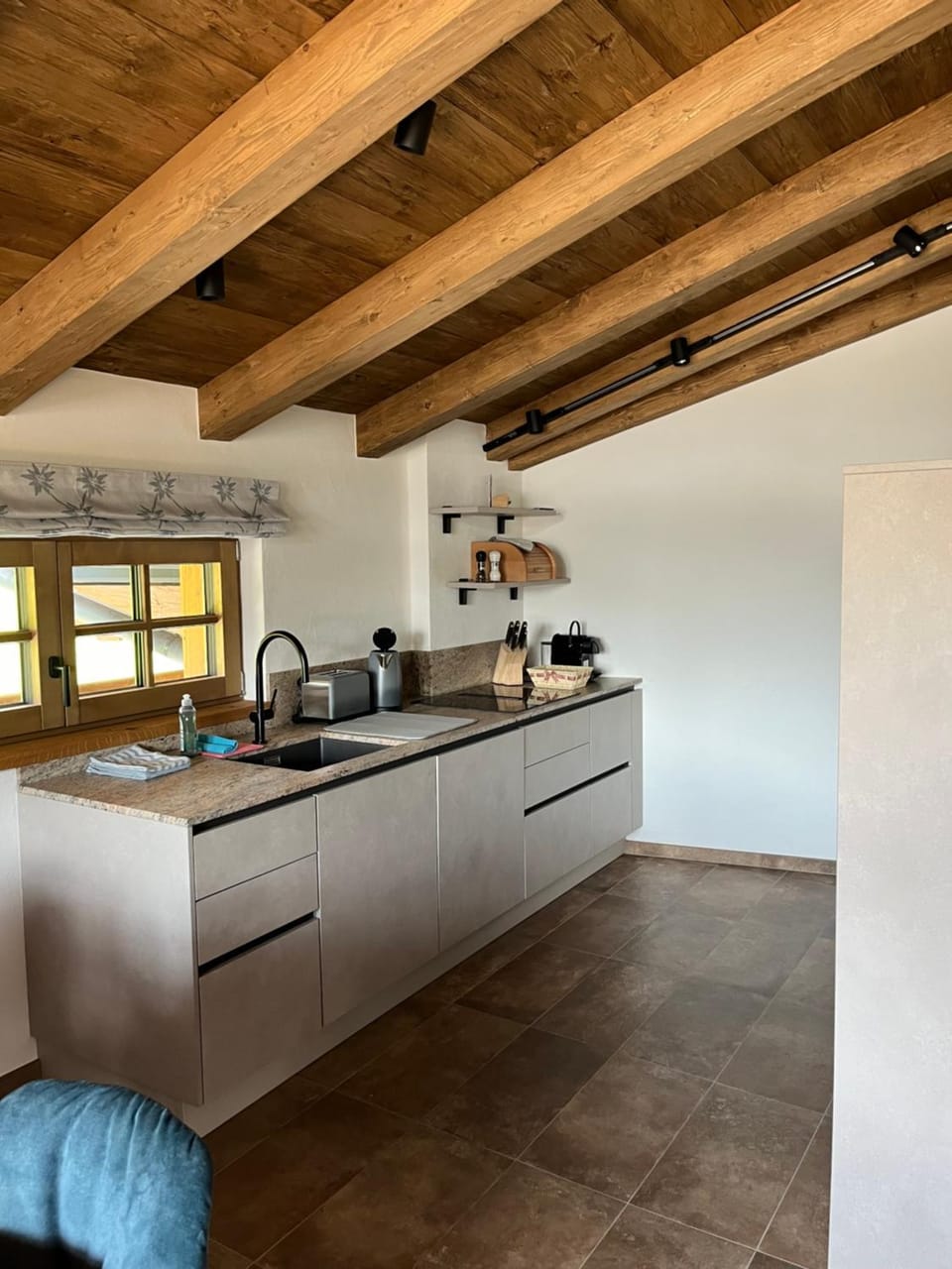 Kitchen or kitchenette, pet friendly, stove