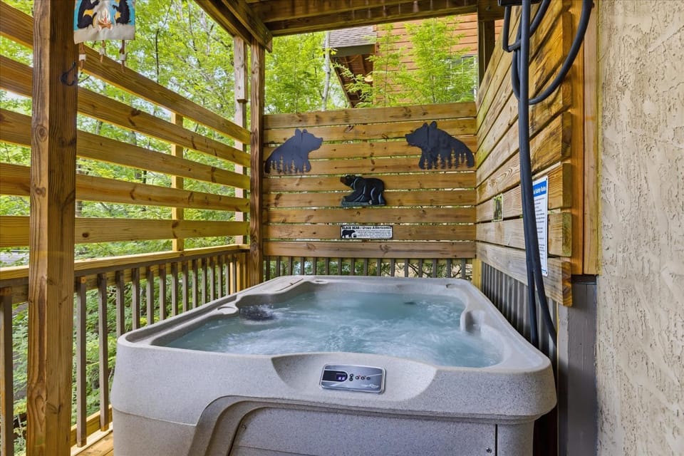Bear Valley Cabin by Beyond Expectations w Hot Tub Cabin in Pigeon Forge