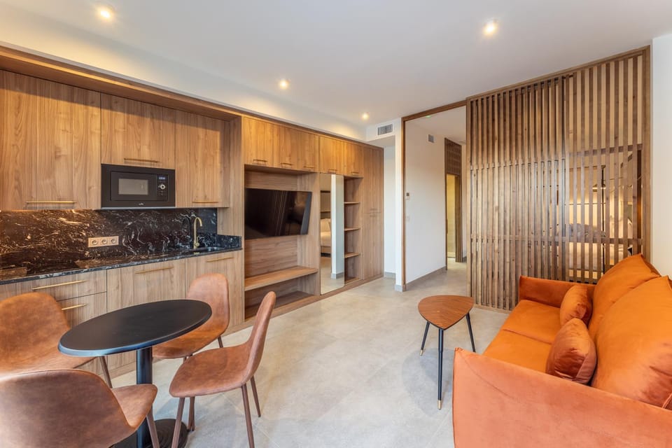 TV and multimedia, Kitchen or kitchenette, Living room, Seating area, Dining area, pet friendly, stove