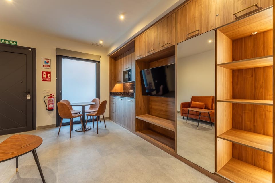 TV and multimedia, Living room, Seating area, Dining area, wardrobe