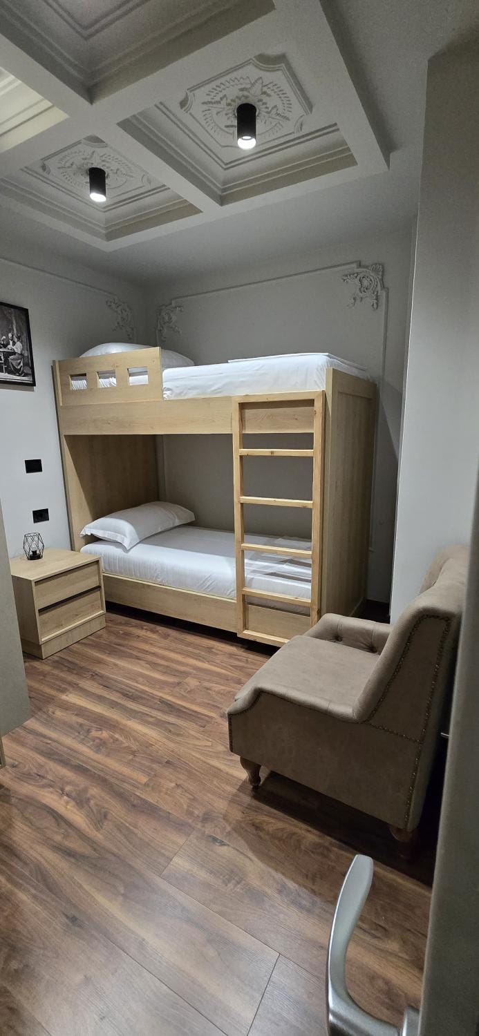 Bedroom, bunk bed