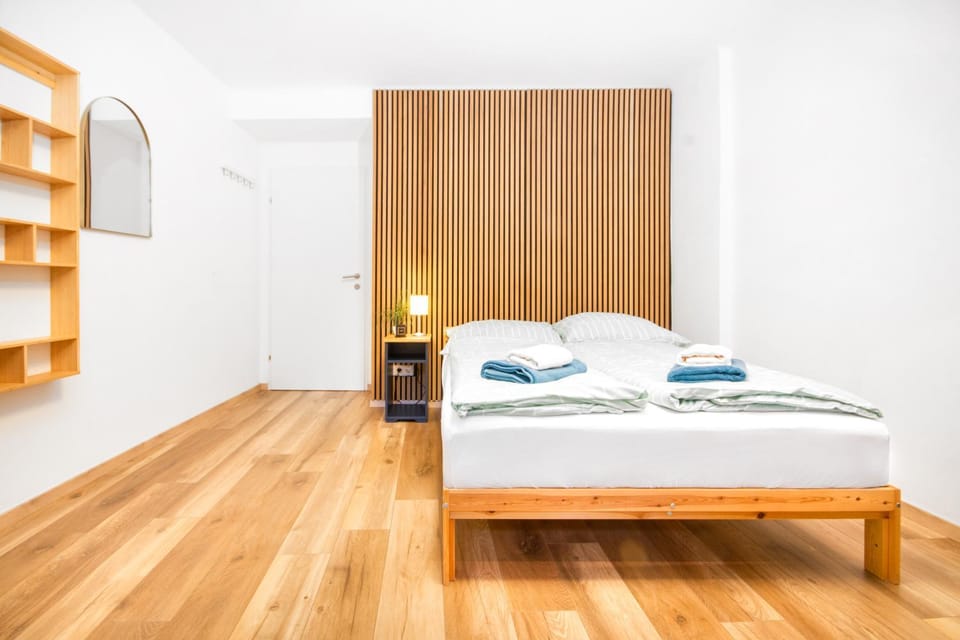 Bed, Photo of the whole room, towels