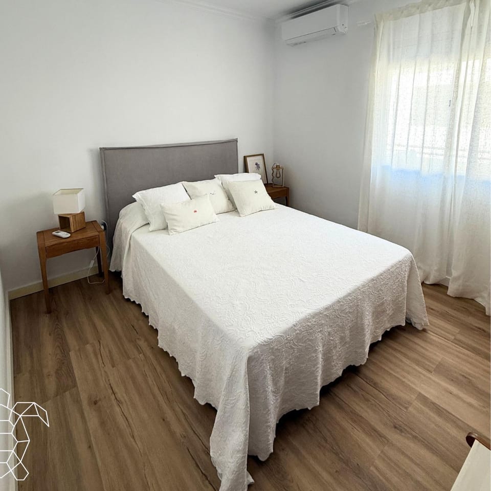 Bed, Bedroom, air conditioner