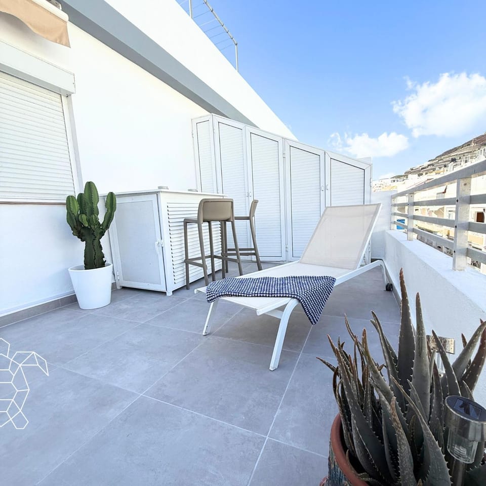 Balcony/Terrace, sunbed