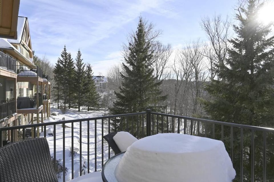 Les Falaises Mont Tremblant Luxury Ski Retreat Villa in Mont-Tremblant