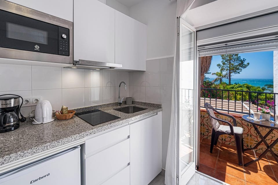 Day, Natural landscape, View (from property/room), Balcony/Terrace, Kitchen or kitchenette, Sea view, stove