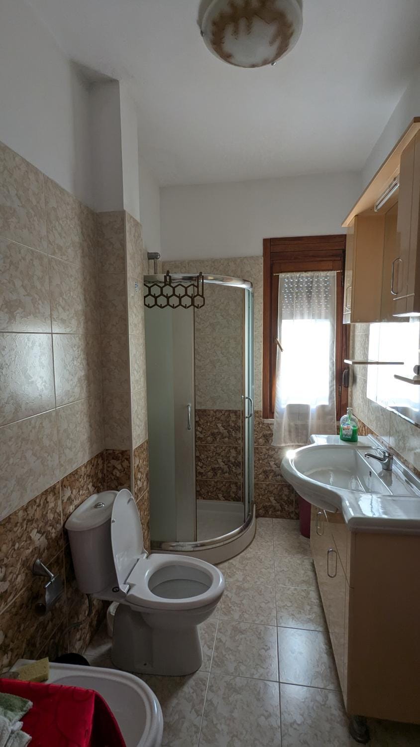 Shower, Toilet, Bathroom, Bath, bidet, towels