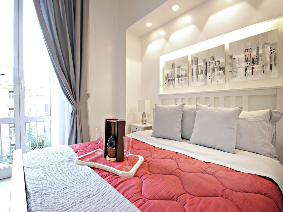 Photo of the whole room, Bedroom
