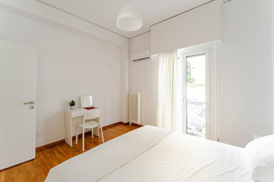 George's Cozy 60m2 Apartment 7' Metro Apartment in Athens