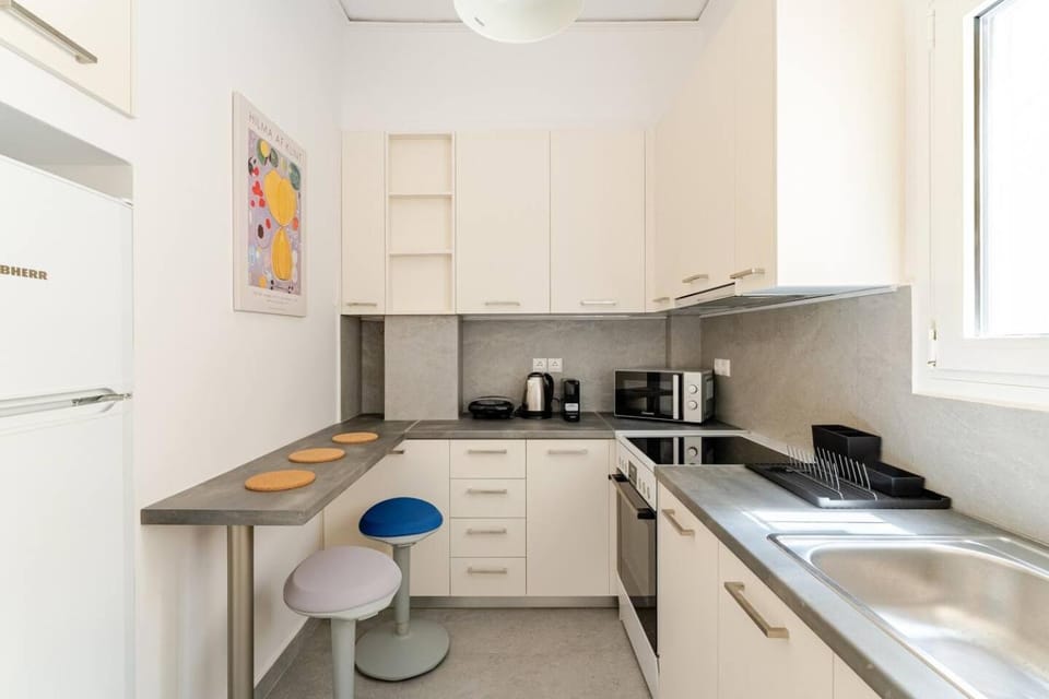 George's Cozy 60m2 Apartment 7' Metro Apartment in Athens