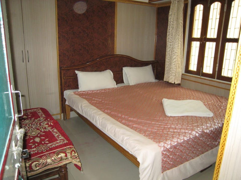 Bed, Day
