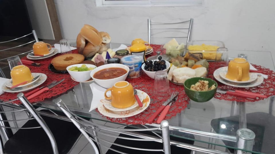 Kitchen or kitchenette, Breakfast