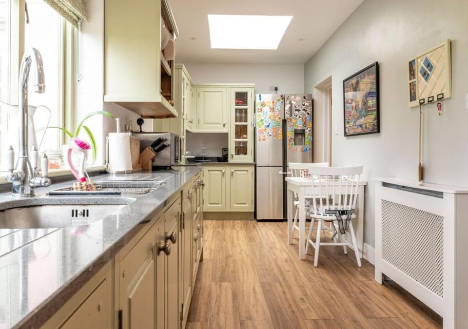 Beautiful 3BD Family Retreat in Oxfordshire House in West Oxfordshire District