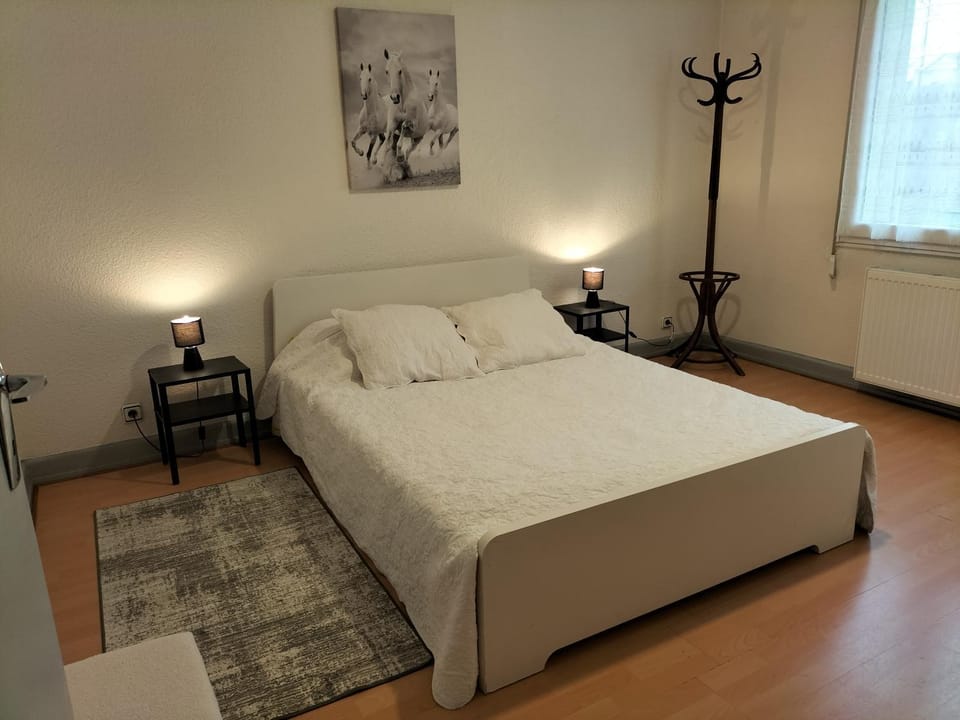 Bed, Photo of the whole room, Bedroom