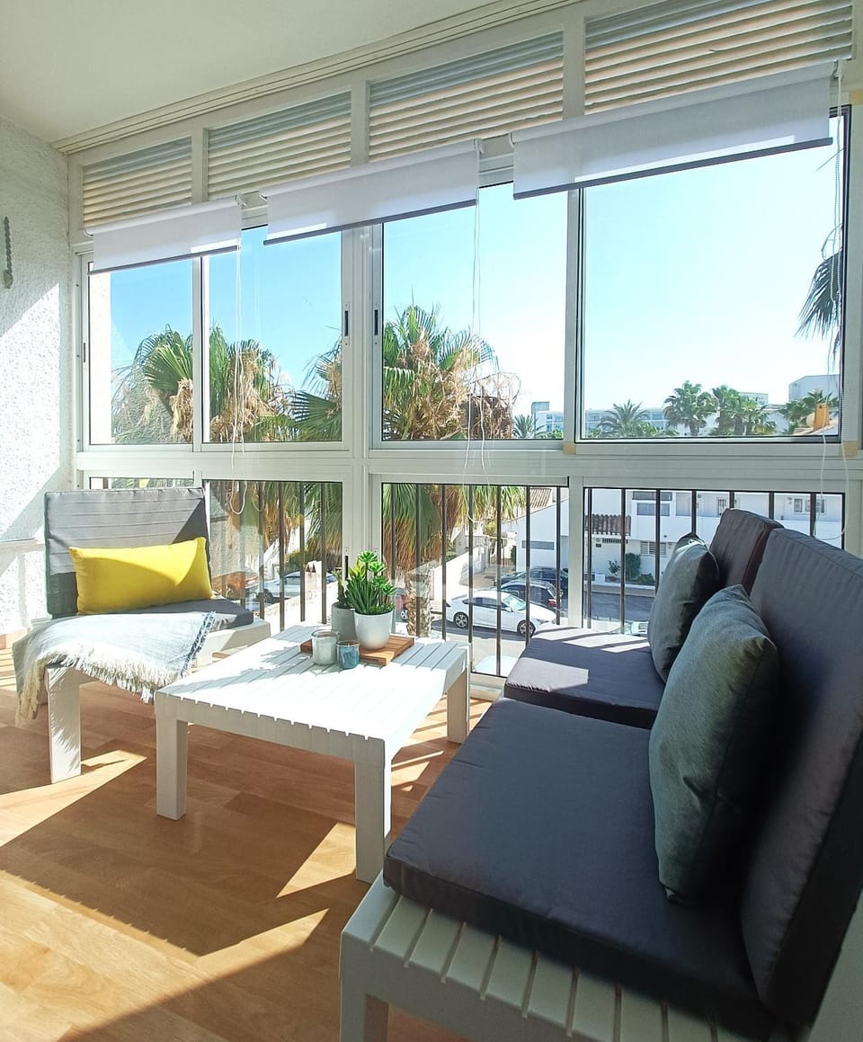 Tropicana Suite con salida directa al mar y piscina Apartment in Roquetas de Mar