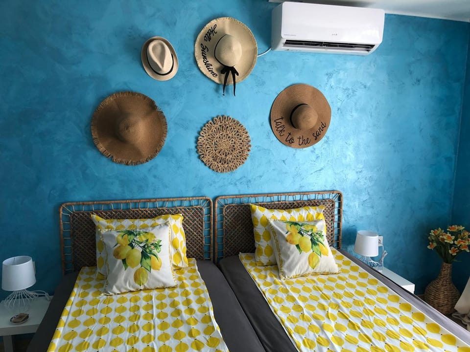 Photo of the whole room, Bedroom, air conditioner