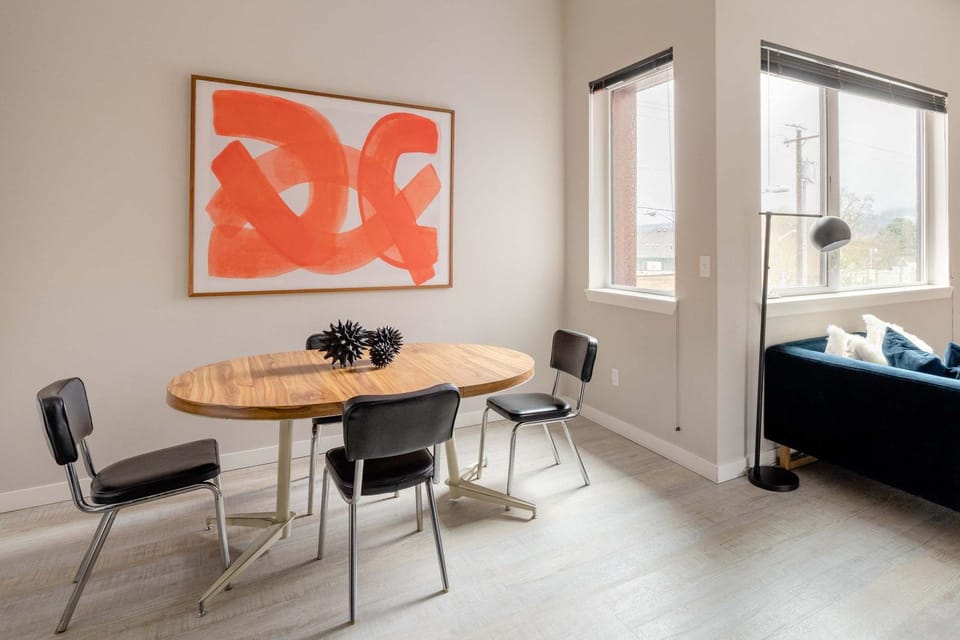 Stay Portland - Retro Modern 2-Bedroom with 90 WalkScore Apartment in Portland