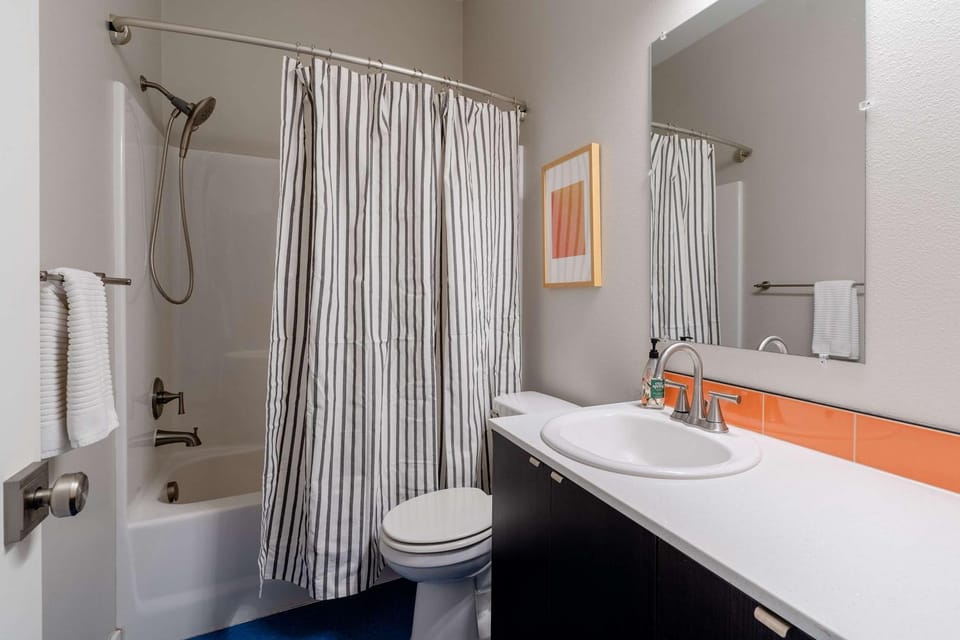 Stay Portland - Retro Modern 2-Bedroom with 90 WalkScore Apartment in Portland