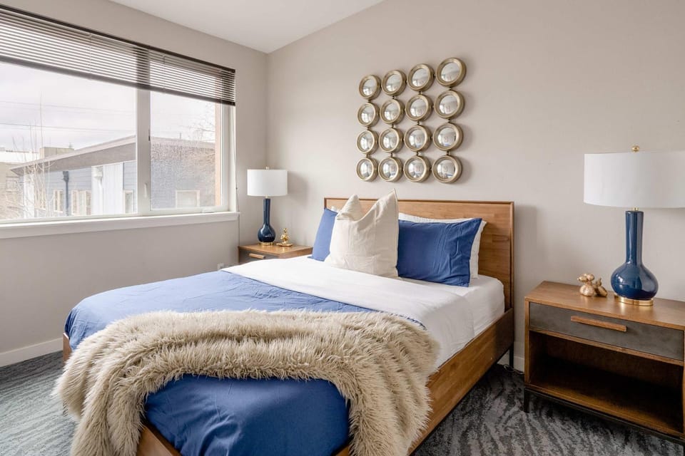 Stay Portland - Retro Modern 2-Bedroom with 90 WalkScore Apartment in Portland