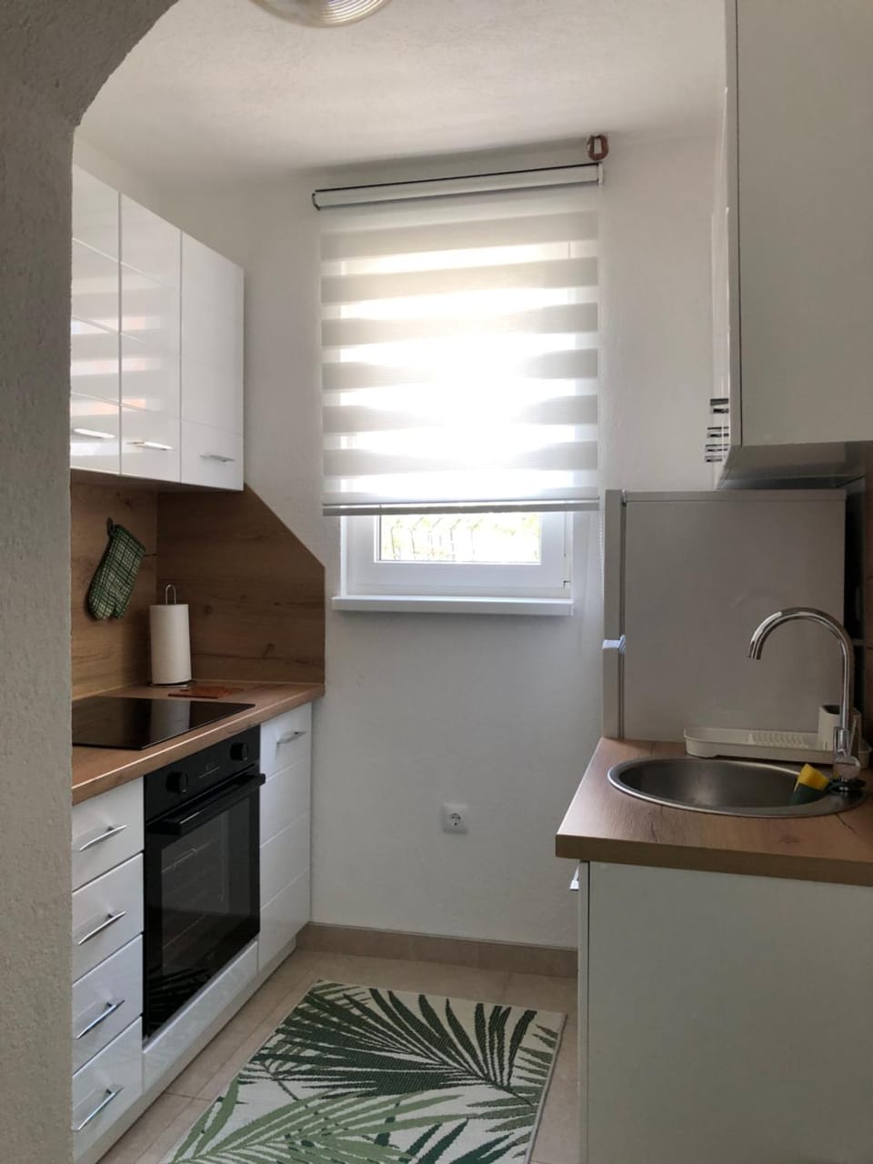 Kitchen or kitchenette, stove, kitchen