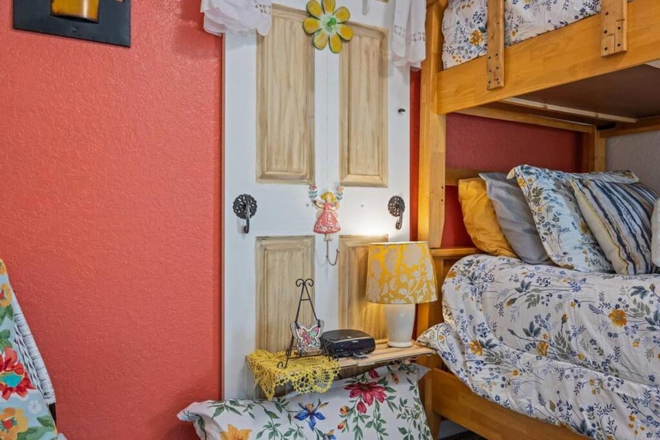 Bed, TV and multimedia, Decorative detail, Bedroom, young children, bunk bed, wardrobe, air conditioner