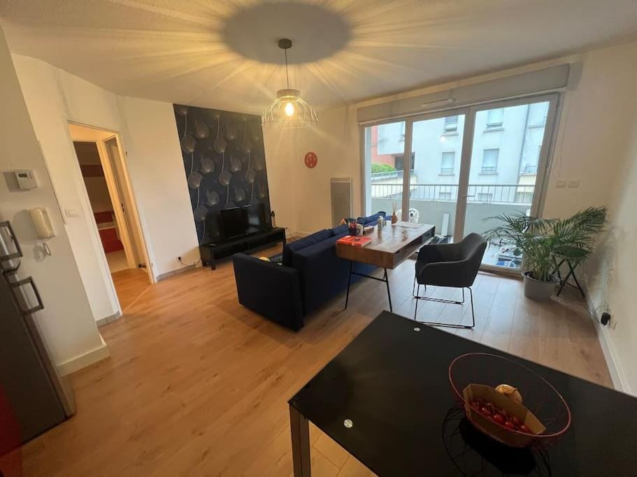 Kitchen or kitchenette, Seating area