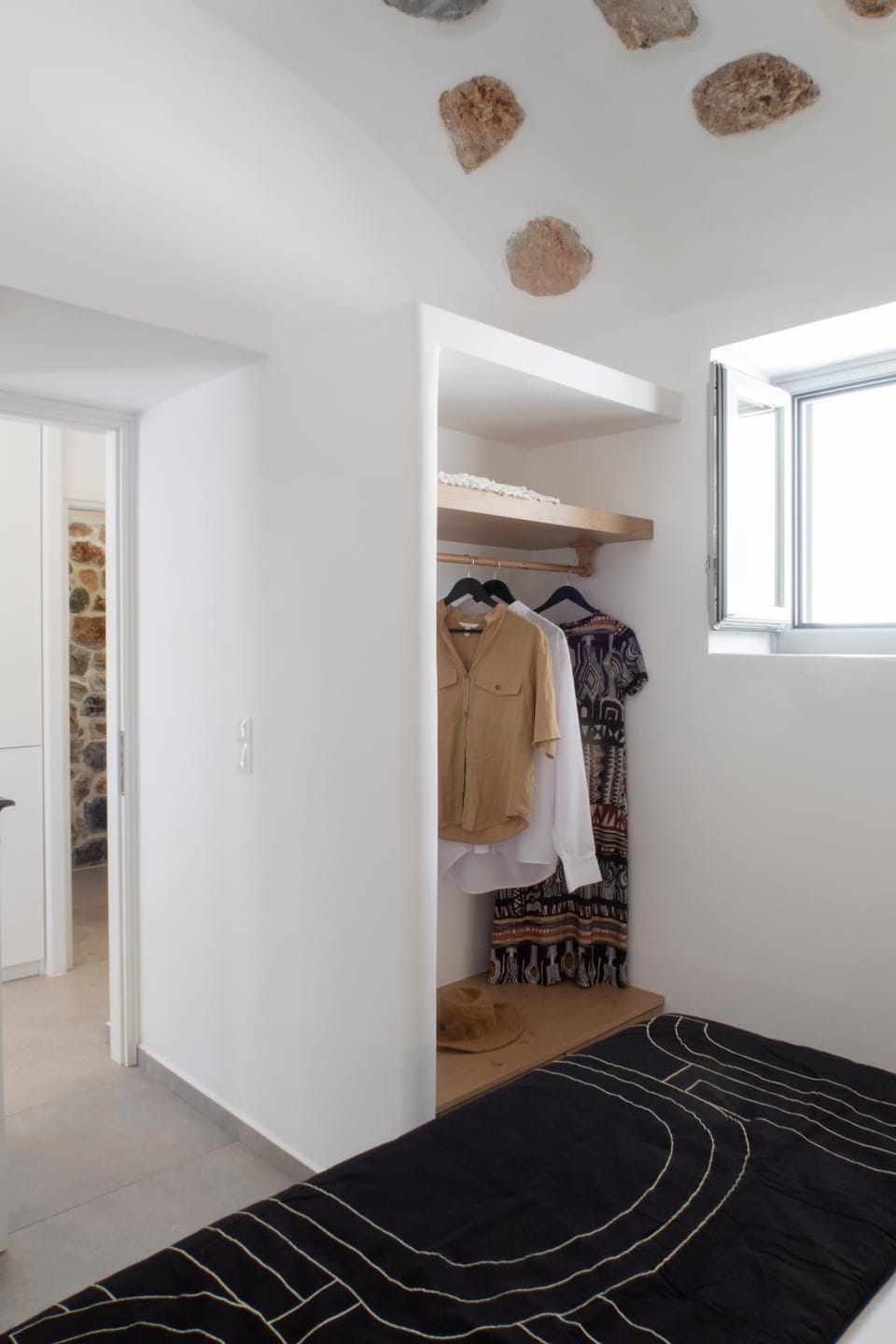 Photo of the whole room, Bedroom, wardrobe