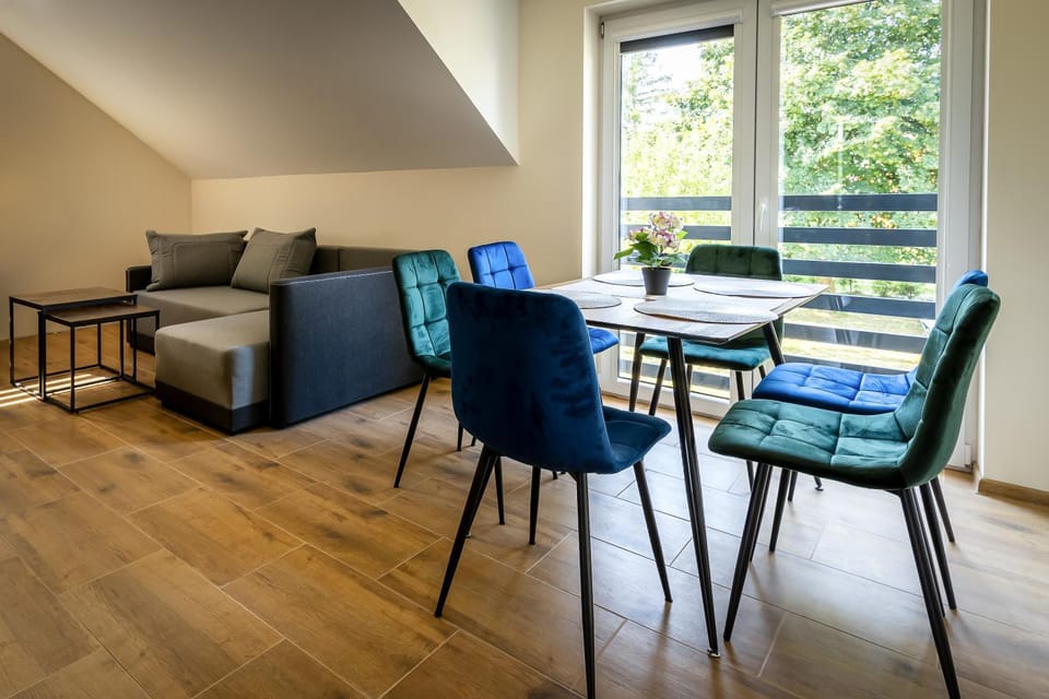 Seating area, Dining area