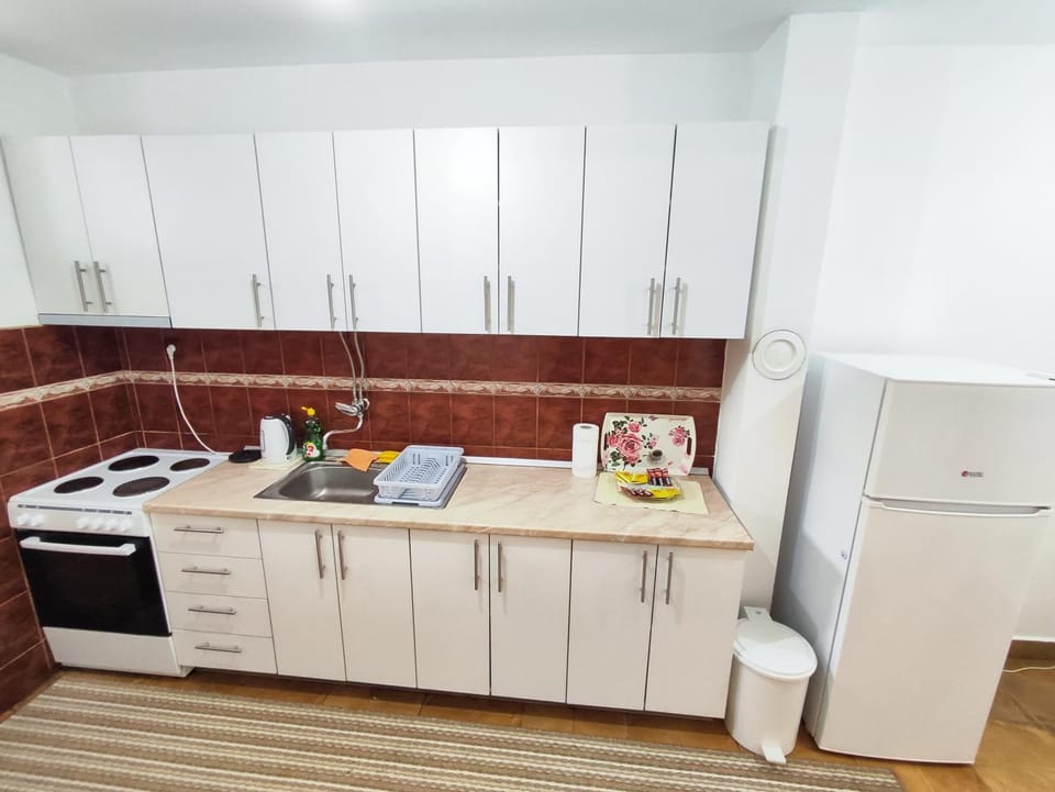 Coffee/tea facilities, Kitchen or kitchenette, oven