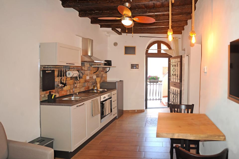 TV and multimedia, Kitchen or kitchenette, Dining area, dishwasher, microwave, oven, pet friendly, stove
