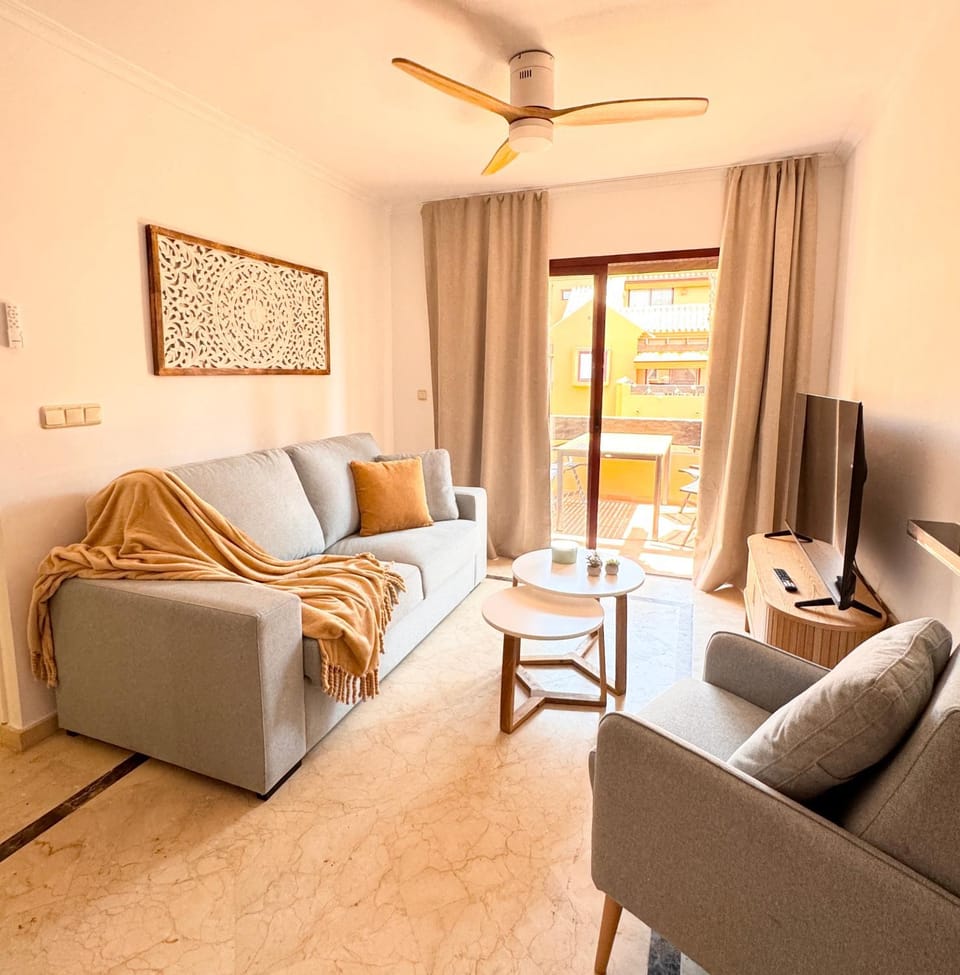 Living room, Photo of the whole room, Seating area, air conditioner