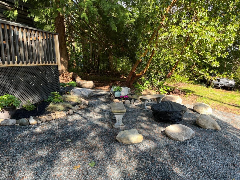 Garden, fireplace